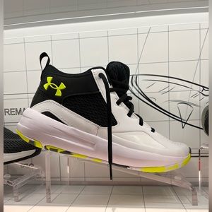 Under Armour Lockdown 5 Basketball Shoes - Mens size 11.5